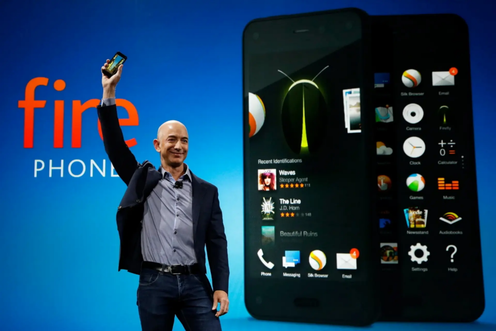 ۳. Amazon Fire Phone ـ وقتی بزرگترین فروشگاه دنیا گوشی ساخت | ۳۰ گوشی هوشمند شکست خورده که به بدترین محصولات تاریخ تبدیل شدند