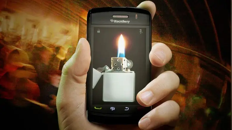 ۴. BlackBerry Storm ـ لمسی که لمس نمیشد | ۳۰ گوشی هوشمند شکست خورده که به بدترین محصولات تاریخ تبدیل شدند
