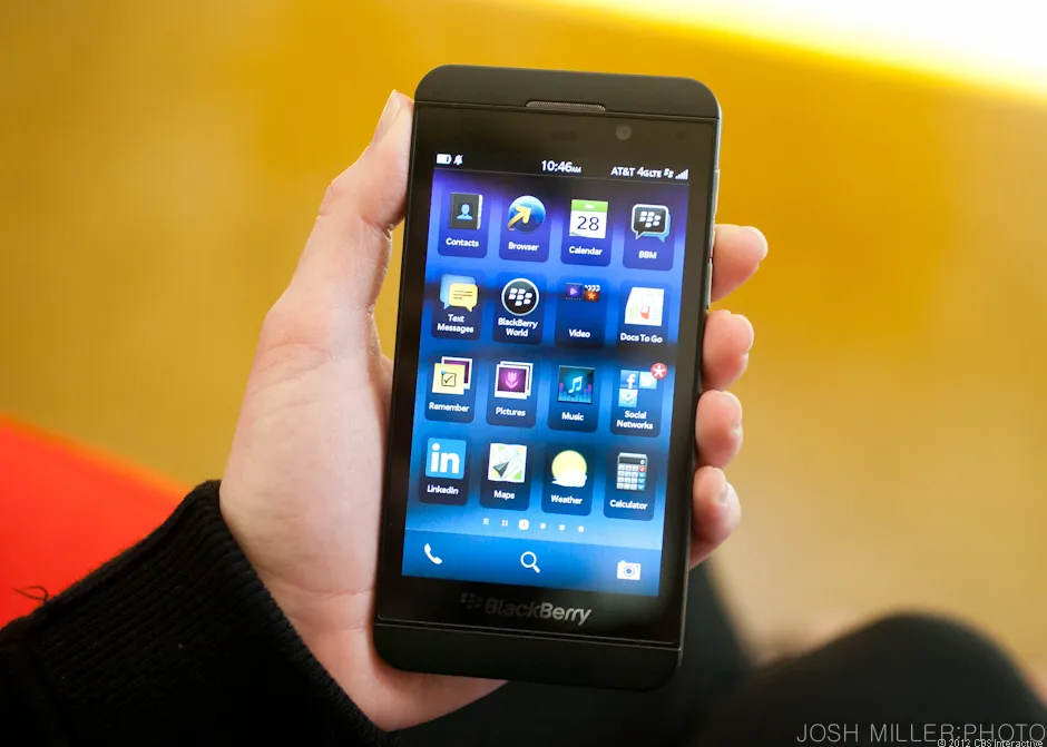 ۱۵. BlackBerry Z10 ـ دیر آمدن برای قطاری که رفته بود | ۳۰ گوشی هوشمند شکست خورده که به بدترین محصولات تاریخ تبدیل شدند
