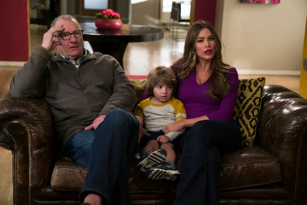 سریال خانواده مدرن (Modern Family) | سریالهایی شبیه تد لاسو؛ اگر دلت برای این حالوهوا Ted Lasso تنگ شده، اینها را ببین!