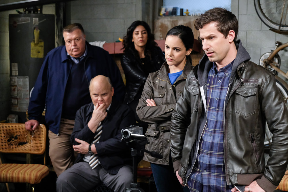 سریال بروکلین ناین-ناین (Brooklyn Nine-Nine) | سریالهایی شبیه تد لاسو؛ اگر دلت برای این حالوهوا Ted Lasso تنگ شده، اینها را ببین!