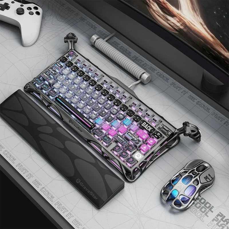 GravaStar Mercury K1 Pro؛ کیبورد فیلم علمیتخیلی | 6 گجت پیشرفته رومیزی که حس زندگی در آینده را به شما میدهند