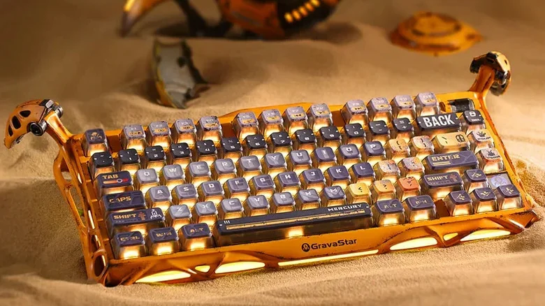 GravaStar Mercury K1 Pro؛ کیبورد فیلم علمیتخیلی | 6 گجت پیشرفته رومیزی که حس زندگی در آینده را به شما میدهند
