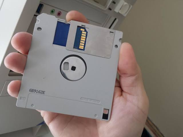 چرا CD جایگزین فلاپی شد اما SSD جای HDD را نگرفت؟