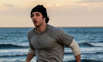 بازیگر نقش سیلوستر استالونه از بازی در فیلم I Play Rocky گفت